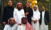 مخرج صيني جاء يزور الحرم المكي فأشهر إسلامه