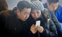زوجان صينيان يبيعان ابنتهما لشراء 