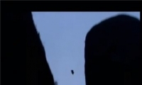 (فيديو)- أمريكي يقفز عبر فتحة ضيقة بسرعة 160 كم بالساعة
