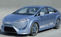 تويوتا تخطط لإطلاق سيارة وقود هيدروجيني لعام 2015