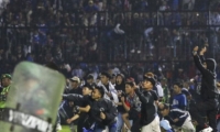 مقتل 174 شخصا خلال مباراة كرة قدم في إندونيسيا
