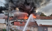 إخلاء منازل في حيفا عقب حريق بمبان تحوي مواد خطيرة