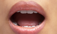 إليك أسهل 4 طرق للتخلص من رائحة الفم الكريهة