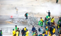 أنصار الرئيس البرازيلي السابق يقتحمون مبنى وزارات والكونغرس وقصر الرئاسة في برازيليا