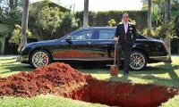 على خطى الفراعنة: ثري برازيلي يدفن سيارته الفخمة ليستخدمها بعد موته!
