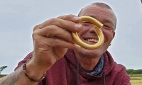 بريطاني يعثر على قطعة ذهبية عمرها 4000 سنة