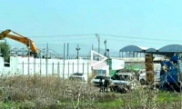  آليات الهدم وبمرافقة قوات الشرطة تقتحم قلنسوة وتهدم أرضيّة مسجد قيد الإنشاء