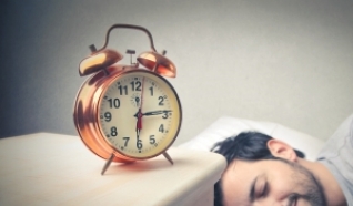علماء يكشفون عن عدد ساعات النوم المثالية لصحة الدماغ